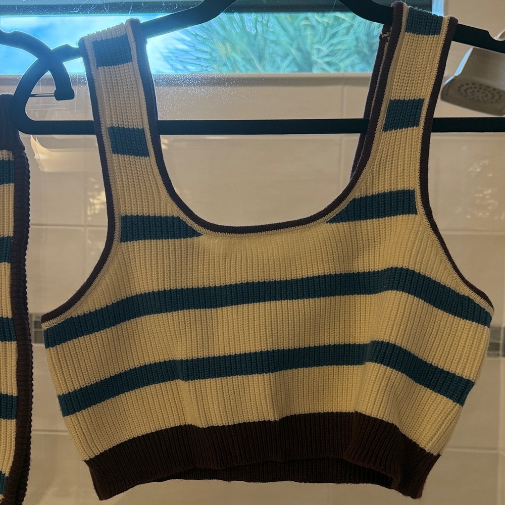 Striped Knit Women Shorts and matching Tank Top.  Size Med NWOT - Picture 4 of 4